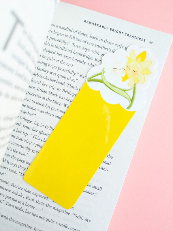 Daffodil Hug Szn Bookmark – Sunny Shine an Ateu Studio Original design